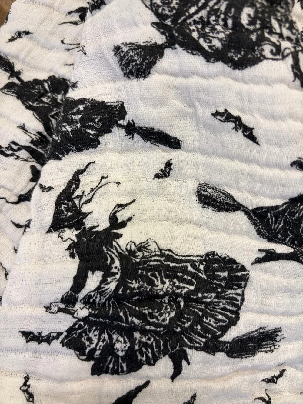 Halloween Towels (3) 👗GLAM Witches On Broomsticks 🧹 Bats 🐈‍⬛ Black Cat NWT